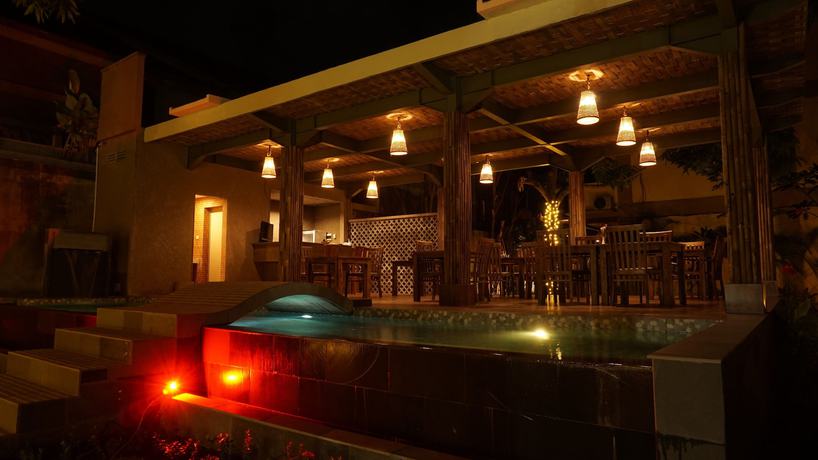 Imagen del bar/restaurante del Hotel The Inn By Sunsethouse. Foto 8