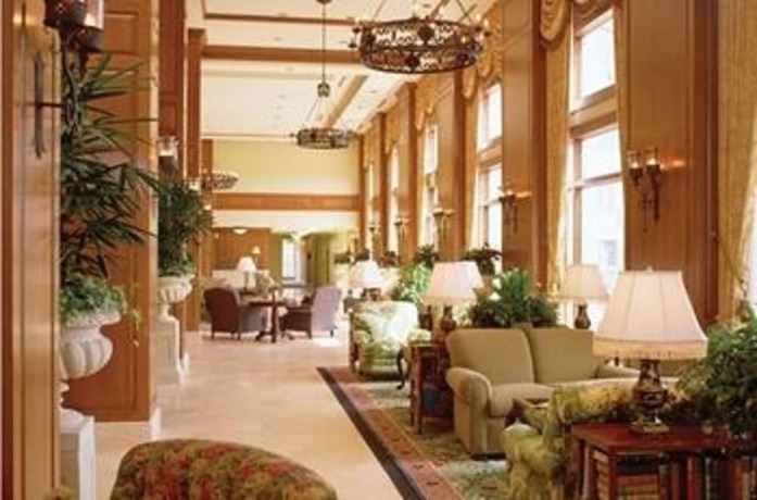 Imagen de los interiores del Hotel The Inn On Biltmore Estate. Foto 19