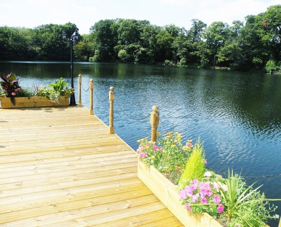 Imagen de los exteriores del Hotel The Inn On The Lake, Gravesend. Foto 12