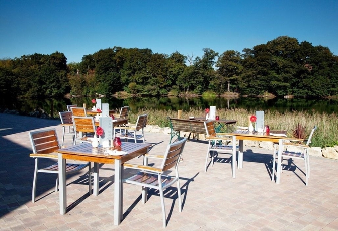 Imagen del bar/restaurante del Hotel The Inn On The Lake, Gravesend. Foto 3