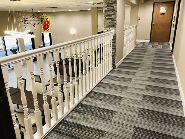Imagen de los interiores del Hotel The Inn and Suites SW Omaha. Foto 15
