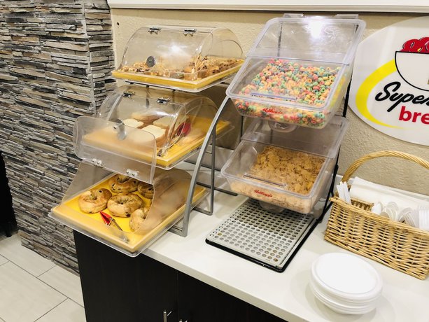 Imagen de los interiores del Hotel The Inn and Suites SW Omaha. Foto 20