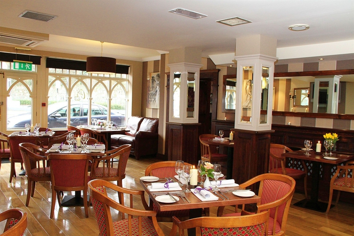 Imagen del bar/restaurante del Hotel The International Killarney. Foto 2