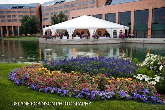 Imagen de los exteriores del Hotel The Inverness Denver, A Hilton Golf and Spa Resort. Foto 3
