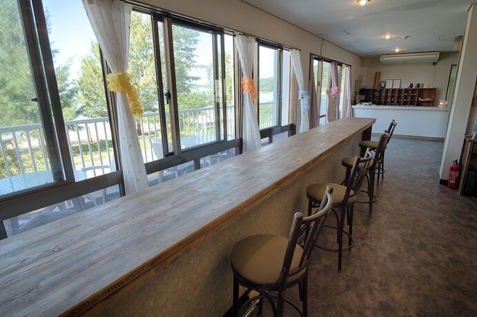 Imagen del bar/restaurante del Hotel The Iriomote Island Hotel HOSHITATE. Foto 13