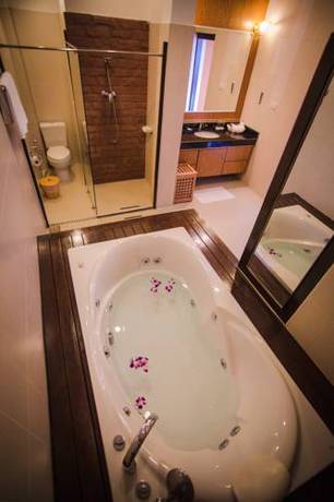 Imagen de la habitación del Hotel The Iris Pool Villa. Foto 16