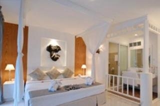 Imagen de la habitación del Hotel The Island Resort & Spa. Foto 9