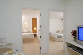 Imagen de la habitación del Hotel The Island Resort & Spa. Foto 10
