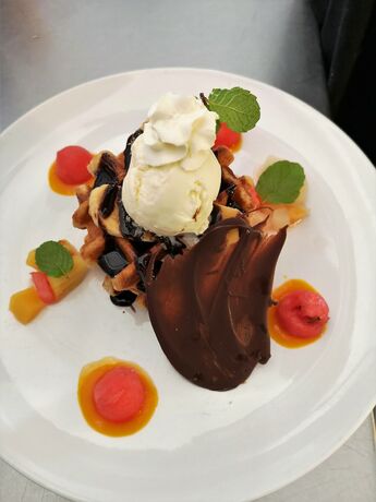 Imagen del bar/restaurante del Hotel The Islander. Foto 18