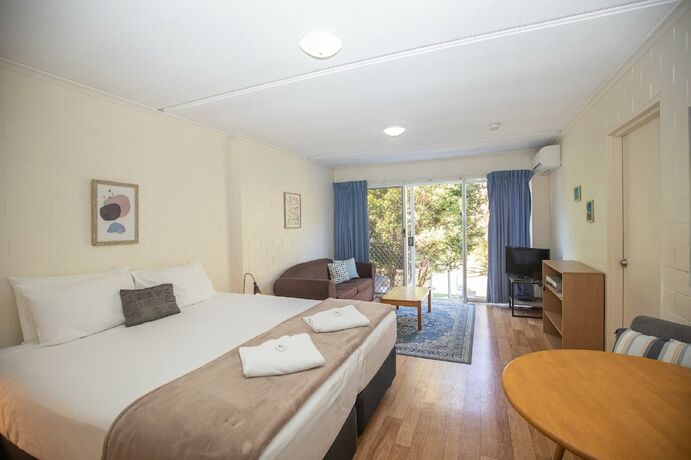 Imagen de la habitación del Hotel The Islander Holiday Resort. Foto 30