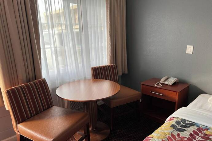 Imagen de la habitación del Hotel The Islander Motel Santa Cruz. Foto 13