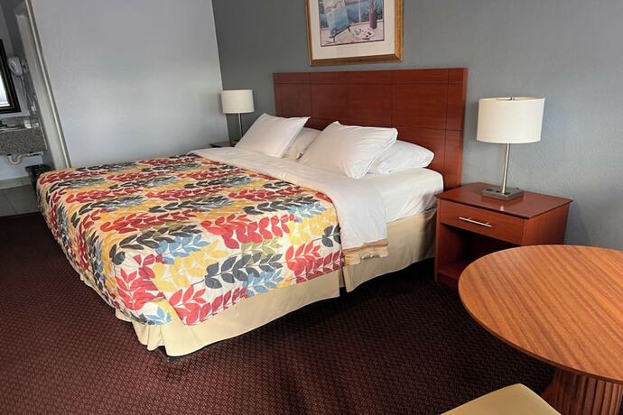 Imagen de la habitación del Hotel The Islander Motel Santa Cruz. Foto 16