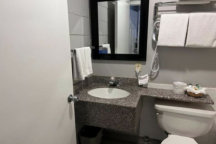 Imagen de la habitación del Hotel The Islander Motel Santa Cruz. Foto 17