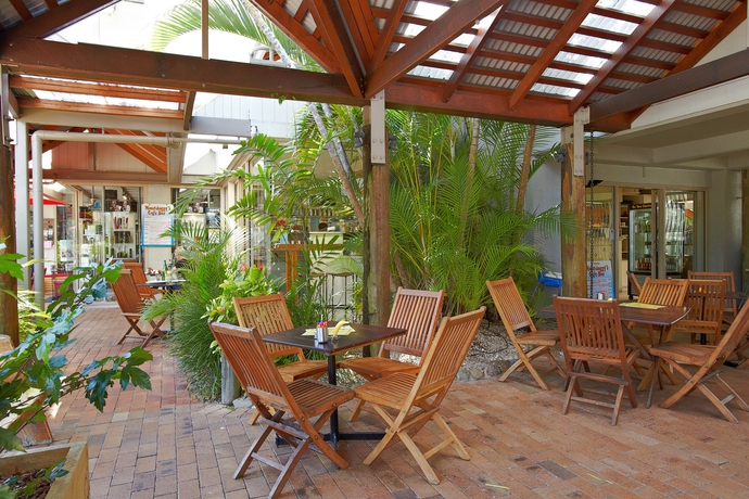 Imagen del bar/restaurante del Hotel The Islander Noosa Resort. Foto 5