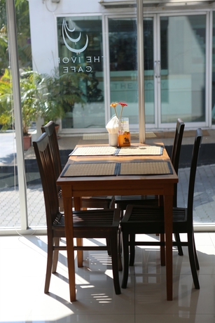 Imagen del bar/restaurante del Hotel The Ivory Suvarnabhumi - Bangkok. Foto 2