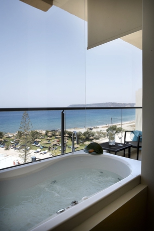 Imagen de los exteriores del Hotel The Ixian Grand and All Suites - Adults Only. Foto 8