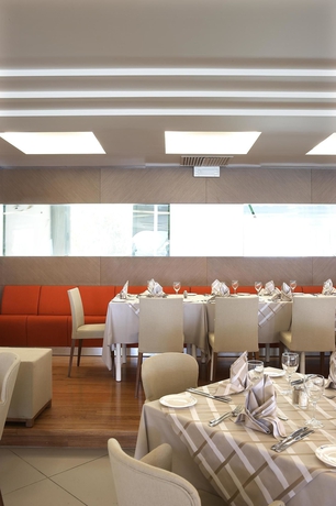 Imagen del bar/restaurante del Hotel The Ixian Grand and All Suites - Adults Only. Foto 5