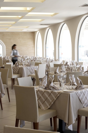 Imagen del bar/restaurante del Hotel The Ixian Grand and All Suites - Adults Only. Foto 6