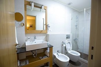 Imagen de los interiores del Hotel The J Hotel And Spa. Foto 15