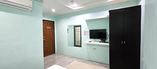 Imagen de la habitación del Hotel The JRJF near Tagum Terminal. Foto 15