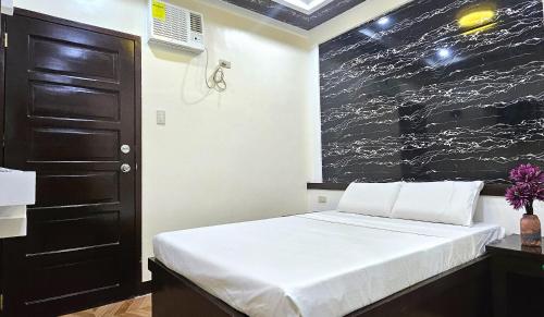 Imagen de la habitación del Hotel The JRJF near Tagum Terminal. Foto 16