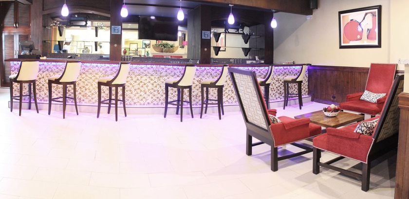 Imagen del bar/restaurante del Hotel The Jamaica Pegasus. Foto 2