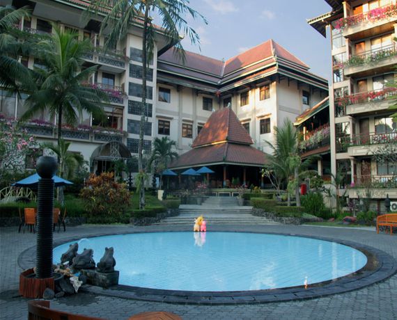 Imagen de la piscina del Hotel The Jayakarta Yogyakarta. Foto 18