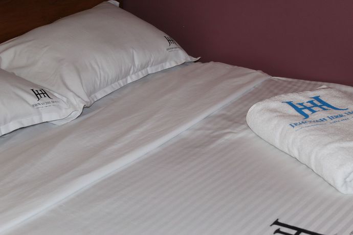 Imagen de la habitación del Hotel The Jehovah Jireh. Foto 8