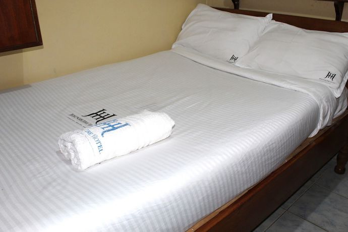 Imagen de la habitación del Hotel The Jehovah Jireh. Foto 9