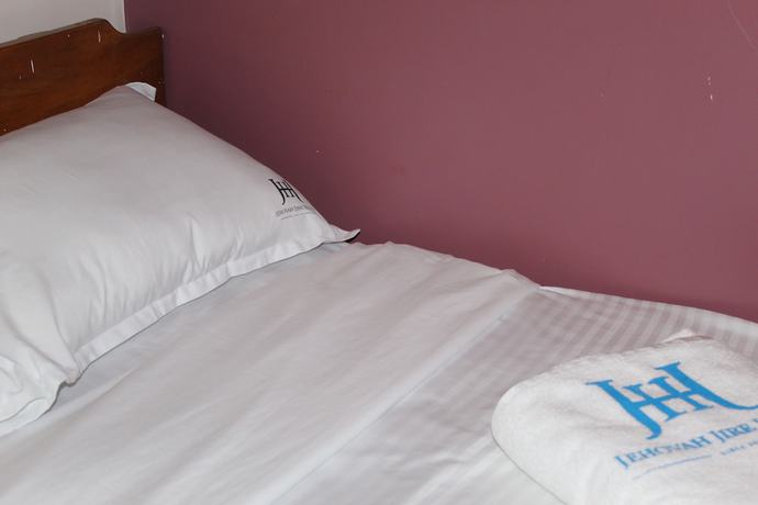 Imagen de la habitación del Hotel The Jehovah Jireh. Foto 10