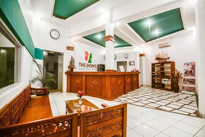 Imagen de los interiores del Hotel The Jhon's Cianjur Aquatic Resort. Foto 4