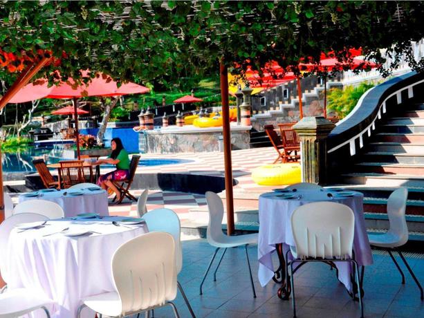 Imagen de la piscina del Hotel The Jhon's Cianjur Aquatic Resort. Foto 6