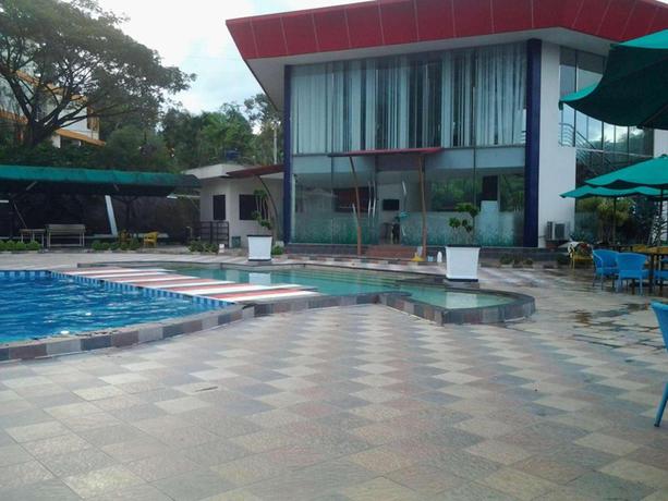 Imagen de la piscina del Hotel The Jhon's Cianjur Aquatic Resort. Foto 7