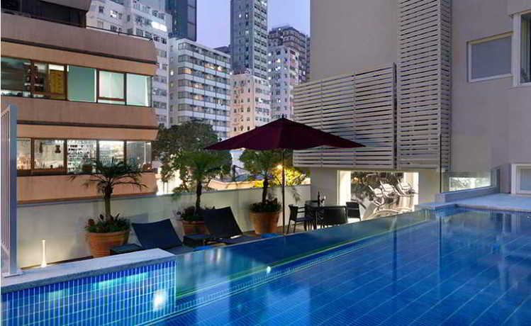 Imagen de la piscina del Hotel The Johnston Suites Hong Kong Serviced Apartments. Foto 7