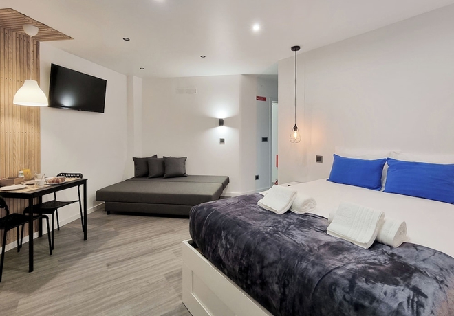 Imagen de la habitación del Hotel The Jolie Apartments. Foto 12