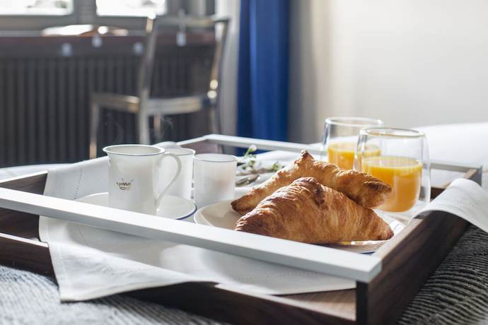 Imagen del bar/restaurante del Hotel The Joseph Boutique Suites. Foto 6