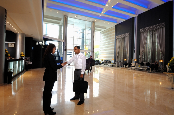 Imagen de los interiores del Hotel The Juffair Grand. Foto 12