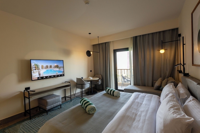 Imagen de la habitación del Hotel The Kaktus Somabay. Foto 9