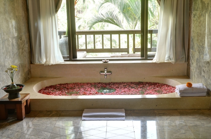 Imagen de la piscina del Hotel The Kampung Resort Ubud. Foto 14