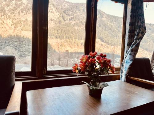 Imagen general del Hotel The Kanchan & Restaurant Manali. Foto 5