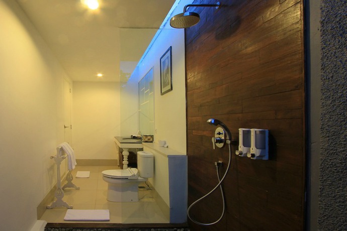 Imagen de la habitación del Hotel The Kanjeng Suites and Villas Seminyak. Foto 13