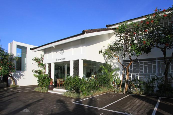 Imagen de los interiores del Hotel The Kanjeng Suites and Villas Seminyak. Foto 19