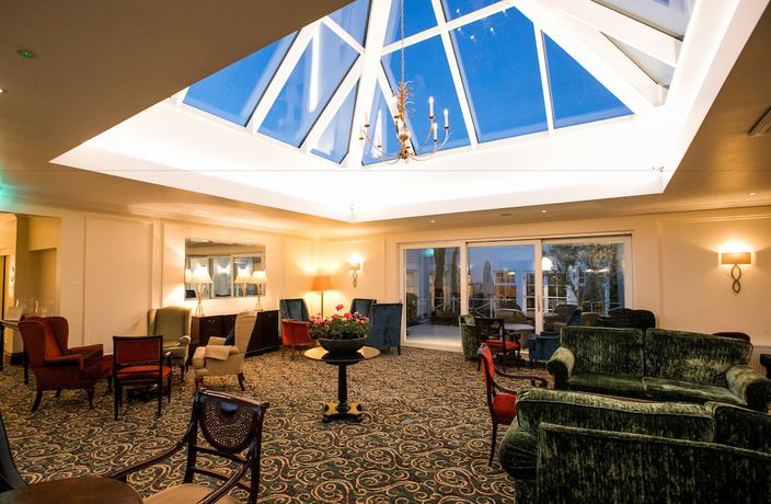 Imagen del bar/restaurante del Hotel The Keadeen. Foto 3