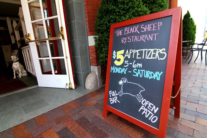 Imagen del bar/restaurante del Hotel The Kendall. Foto 3