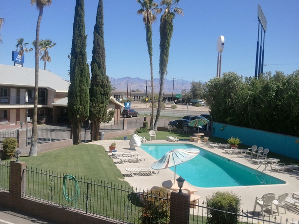 Imagen de la piscina del Hotel The Kennedy Tucson, SureStay Collection by Best Western. Foto 15