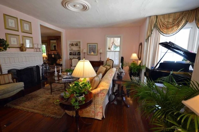 Imagen de los interiores del Hotel The Kenwood Inn. Foto 17