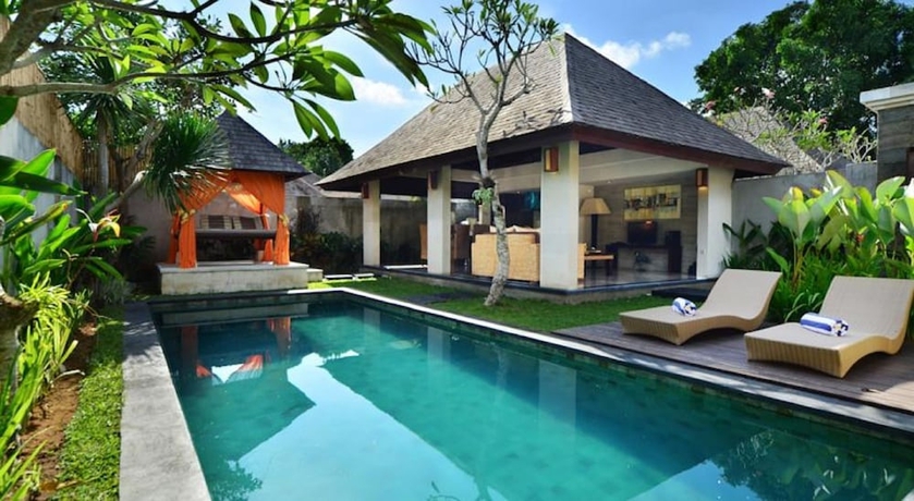 Imagen de la piscina del Hotel The Khayangan Dreams Umalas. Foto 15