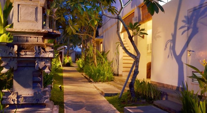 Imagen de los exteriores del Hotel The Khayangan Dreams Umalas. Foto 11
