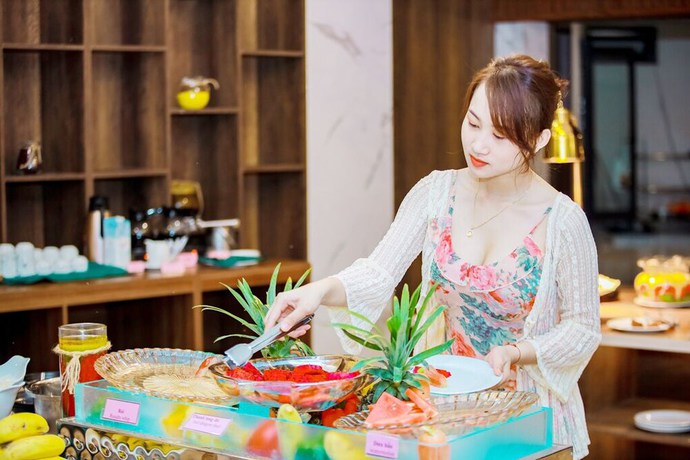 Imagen del bar/restaurante del Hotel The King Hotel condotel Thai Nguyen. Foto 6