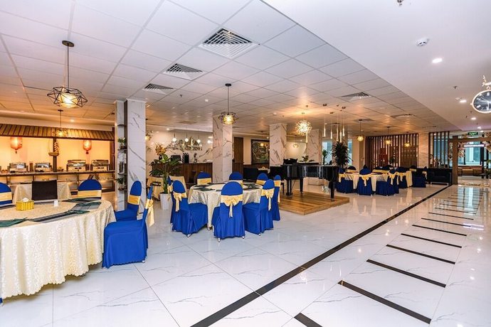 Imagen del bar/restaurante del Hotel The King Hotel condotel Thai Nguyen. Foto 8